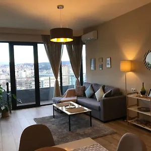 Ameri Plaza דירה