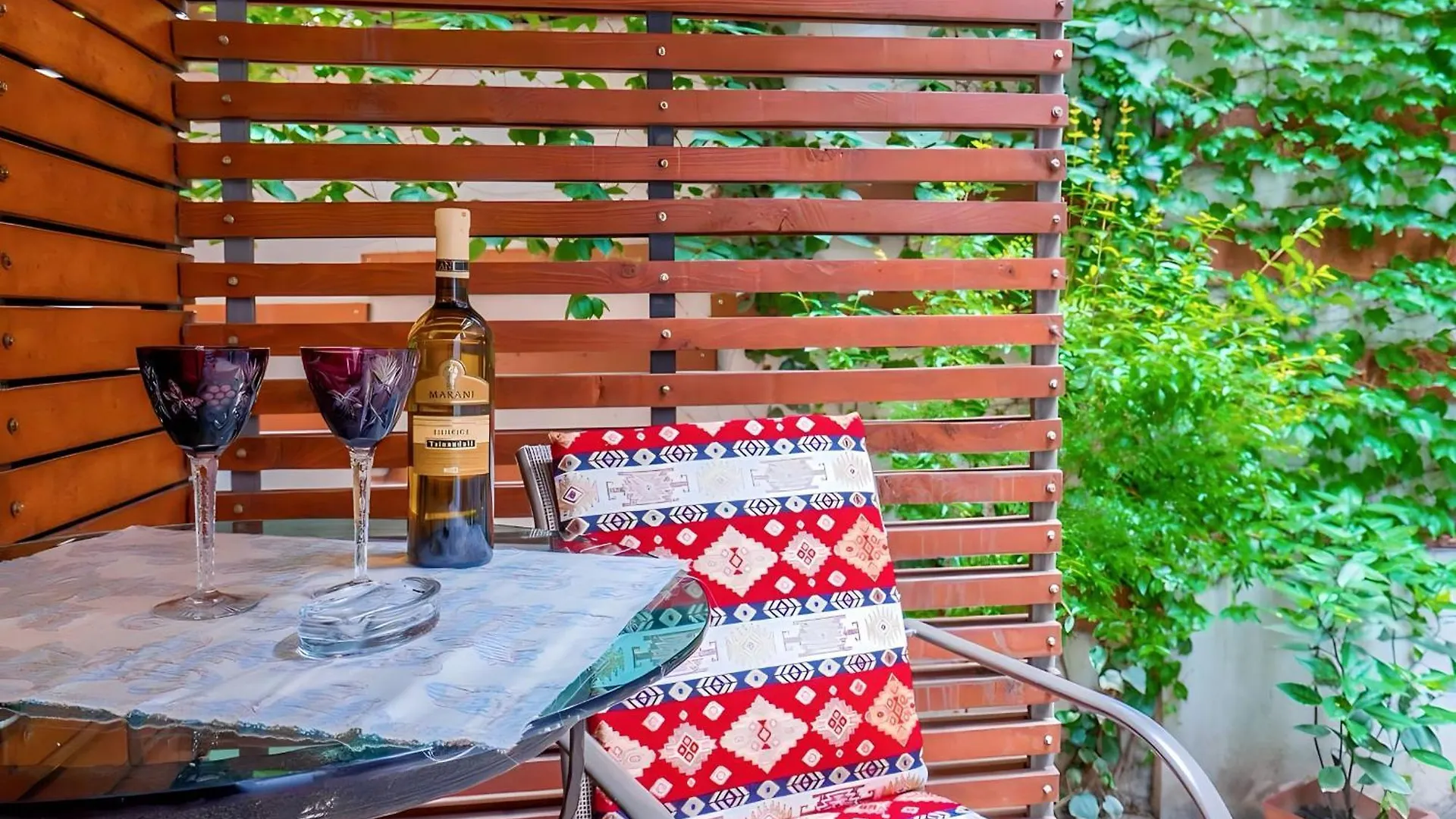 דירות טביליסי Cabernet Corner